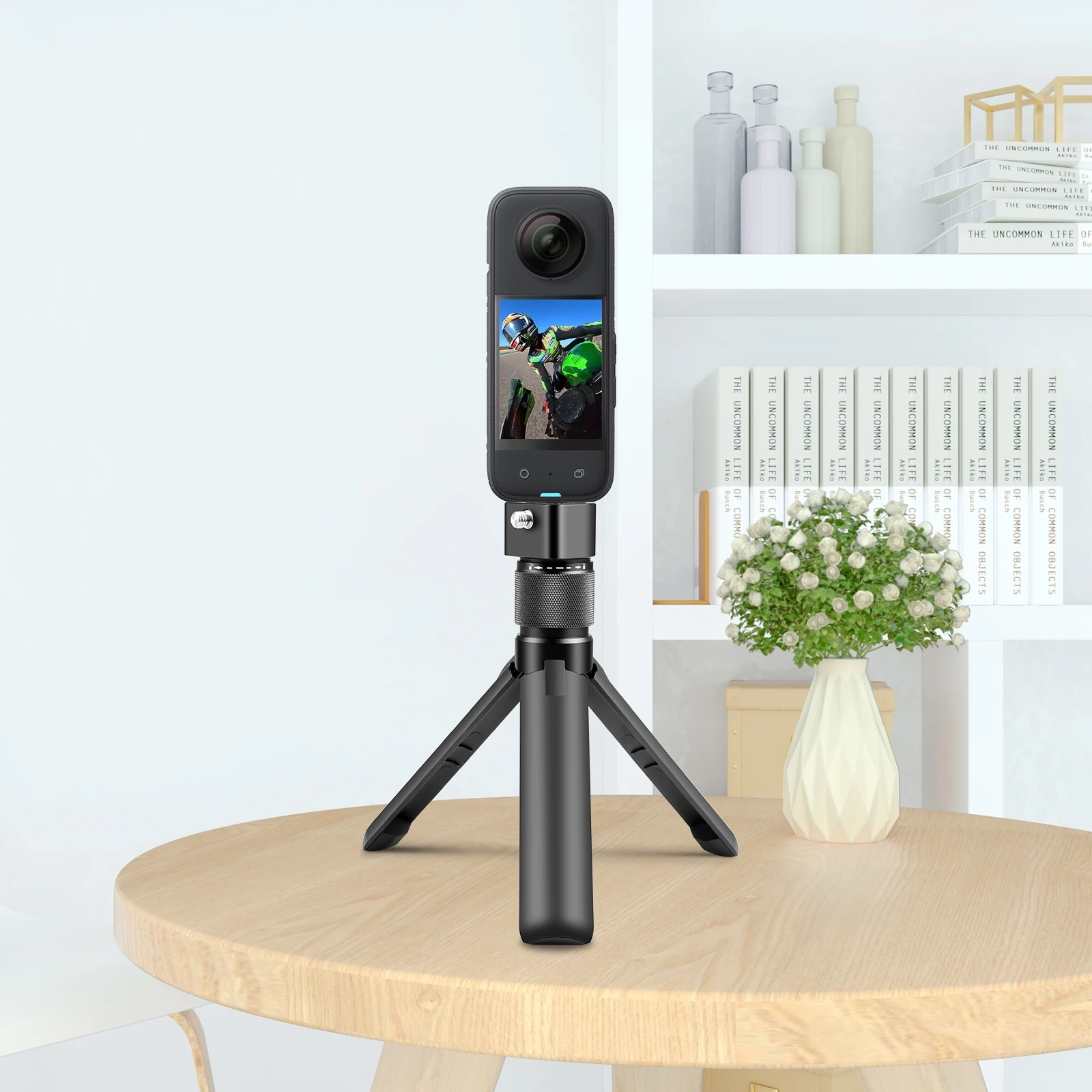حامل ثلاثي القوائم لسطح المكتب - مراجعة Insta360 Camera X4 وسعره